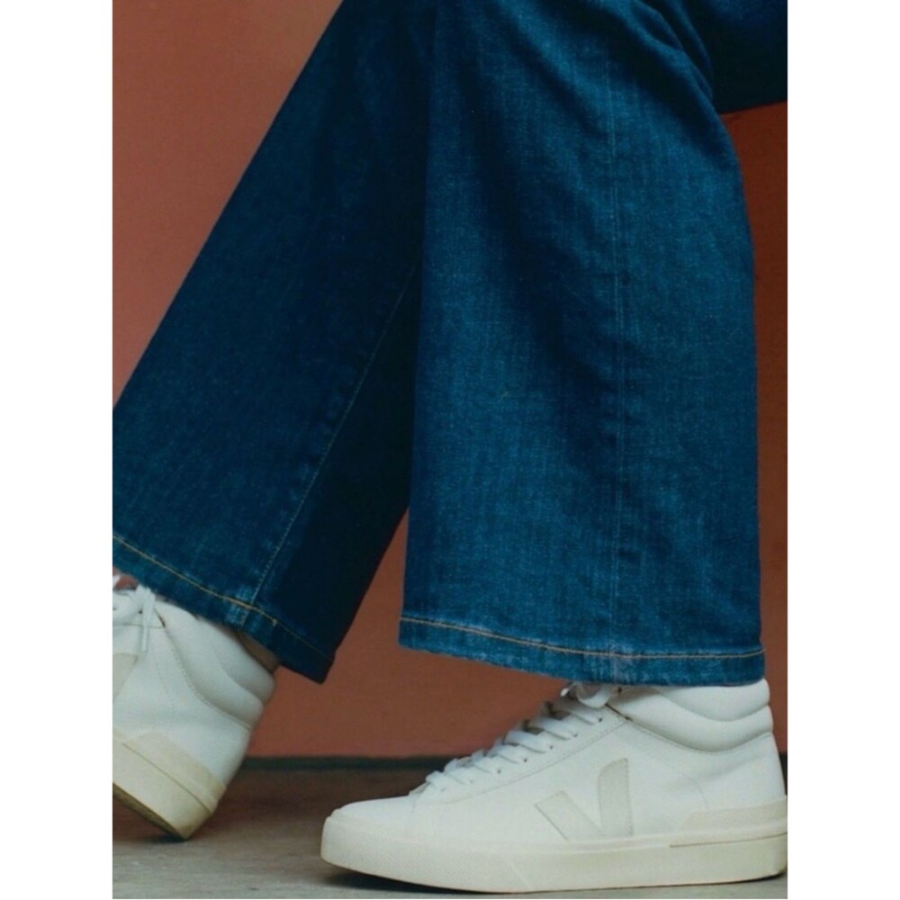Veja White High-Top Sneaker with Cream Sole - Picture 2 of 10